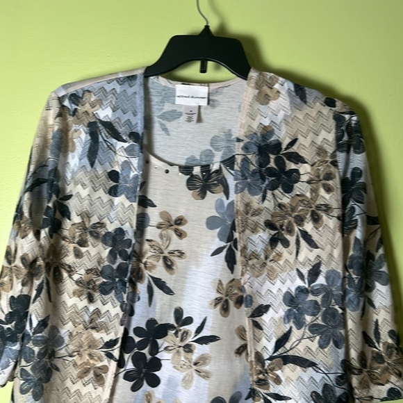 Alfred Dunner Blue and Cream Floral Top - Picture 2 of 6